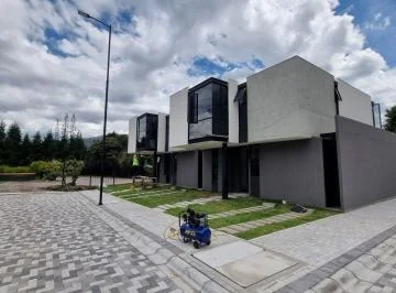 Casa en Venta Sector San Patricio Cumbayá — imagen 2