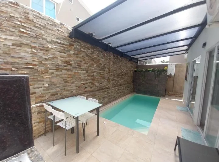 Se Vende Hermosa Casa con Piscina en Villa del Rey, Etapa Harry, Guayas — imagen 1