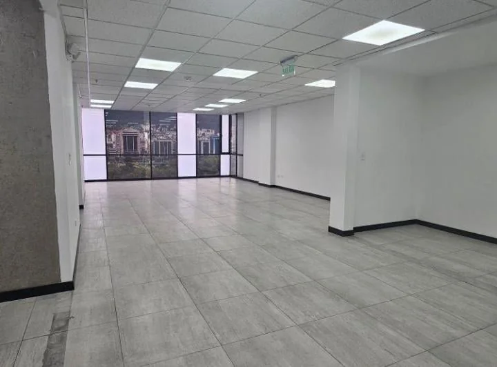 Exclusiva Oficina en Piso 12 con Vista Hacia El Parque de La Carolina — imagen 1