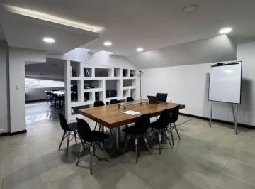 En Venta Oficina Comercial en Av Orellana | 118 m² | Acceso Independiente — imagen 2