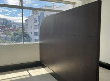 Espectacular Oficina de Venta (Oportunidad), 6 Parqueaderos, 2 Bod. Provincia de Pichincha — imagen 3