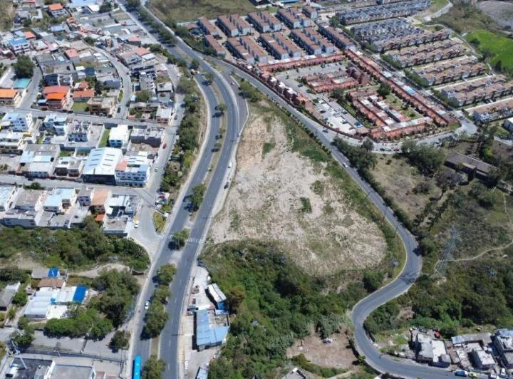 Venta Terreno Premium Sobre La Av Manuel Córdova Galarza en Pomasqui Norte de Quito — imagen 1