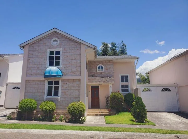 Casa de Venta en La Armenia Parque Metropolitano Los Chillos — imagen 1