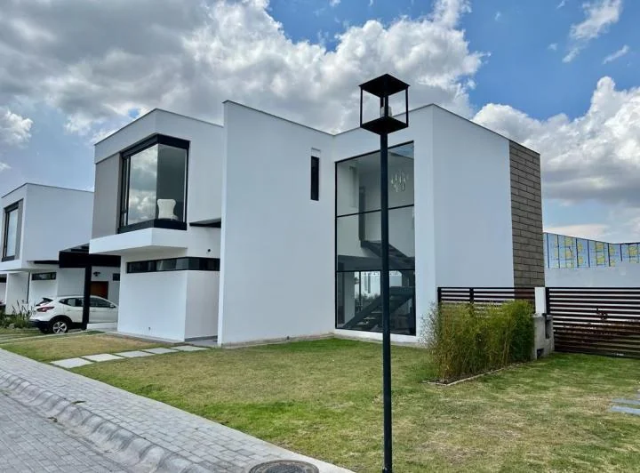 Sector Tumbaco - Hilacrill, Venta Casa 3d, 200 m² Mas Patio, en Conjunto — imagen 1