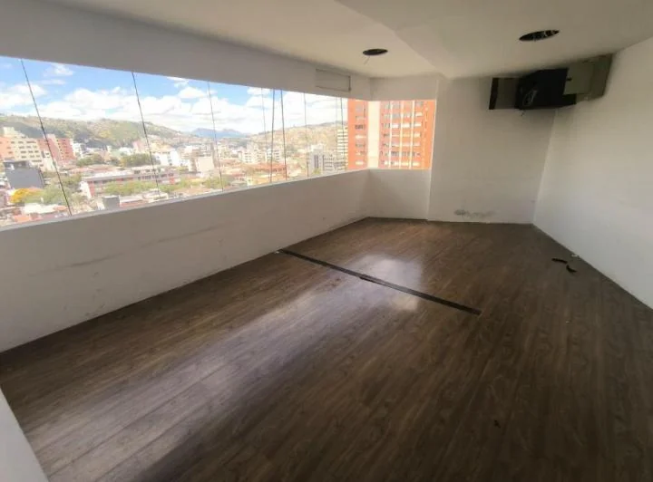 C/ 12 de Octubre, Oficina de 146 m² en Venta, de Oportunidad — imagen 1