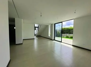 Hermosa Casa de Venta en Ruta Viva Tumbaco! — imagen 4
