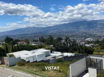 Hermosa Casa de Venta en Yanazarapata Cumbayá! Vista! a Estrenar! — imagen 3