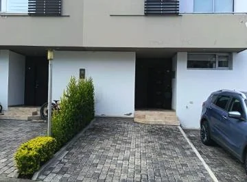 De Venta Linda Casa de 3 Habitaciones en Cumbaya Sector Yanazarapata — imagen 4