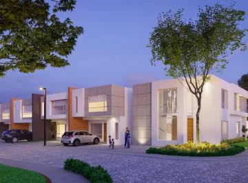 Hermosa Casa de Venta Cerca del Parque Central de Puembo! — imagen 2