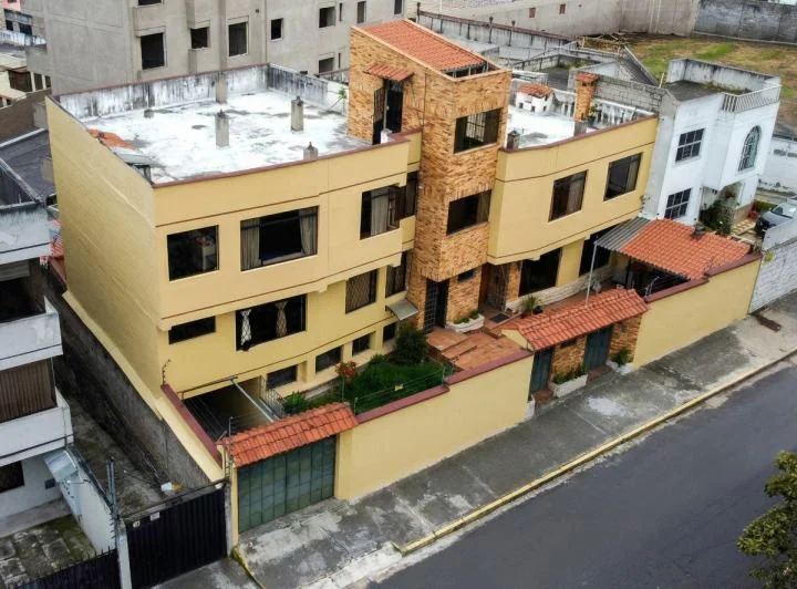 Cjd - Casa Rentera de 509 m² - 3 Departamentos en Sector Condado – 23 de Junio — imagen 1