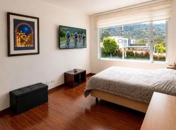 Casa en Venta en Cumbayá | Conjunto Privado | Oportunidad — imagen 3