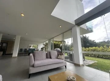 Moderna Casa en Venta Sala Doble Altura Tumbaco Chiviqui 276 Mtrs2, en Lote de 427 Mtrs. Provincia de Pichincha — imagen 5