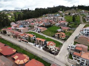 Excelente Priopiedad Baños Sector Colegio Borja, Azuay — imagen 3