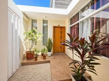Recibo Vehículo o Propiedad por Hermosa Casa a un Andar, Urb. Monte Azul, Manta, Manabí — imagen 4