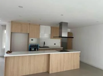 Alquiler de Casa con Excelente Ubicación en El Sector Cumbayá — imagen 5