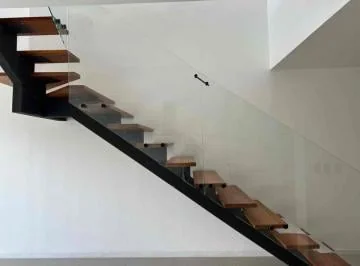 Alquiler de Casa con Excelente Ubicación en El Sector Cumbayá — imagen 3