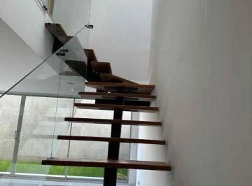 Alquiler de Casa con Excelente Ubicación en El Sector Cumbayá — imagen 2