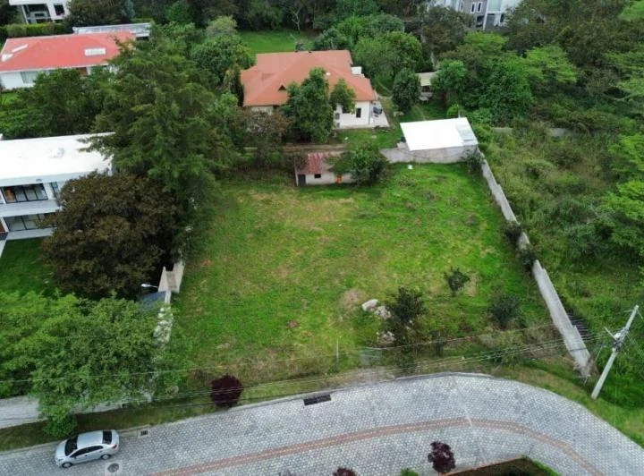 Terreno de 1333 m² en Venta en Nayón — imagen 1