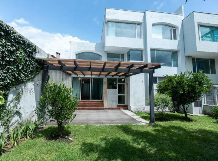 Cjd - $315.000 – Casa de Venta en Miravalle 2 — imagen 1