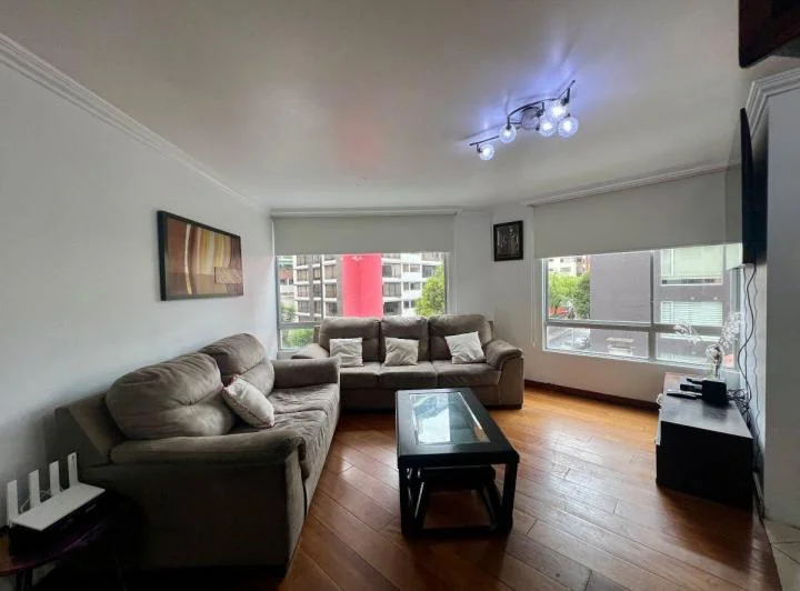 Departamento en Venta Sector Bosmediano a Dos Cuadras de Las 6 de Diciembre — imagen 1