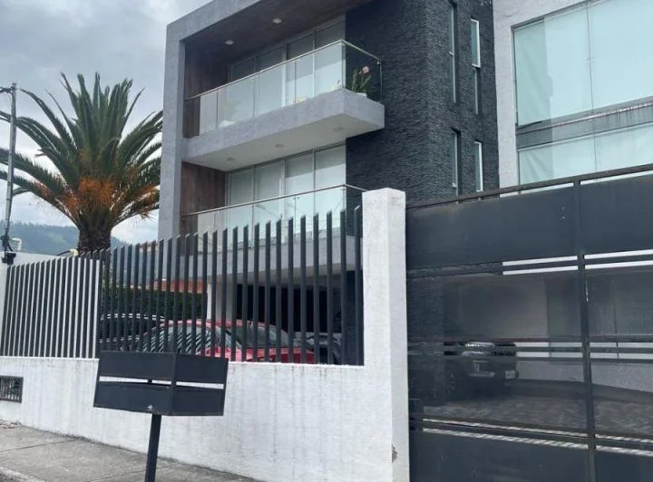 Departamento Seminuevo en Venta | Cumbayá — imagen 1