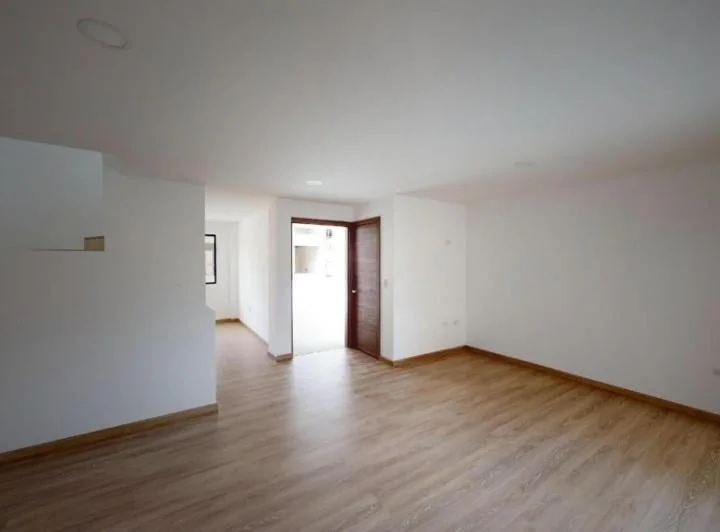 Casa en Venta en Ochoa León: Diseño Moderno Rodeado de Naturaleza, Azuay — imagen 1