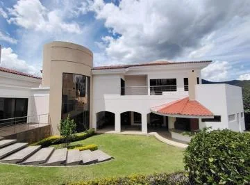 Vendo Casa Elegante en Urbanización Privada - Sector Primavera - Cumbayá — imagen 4