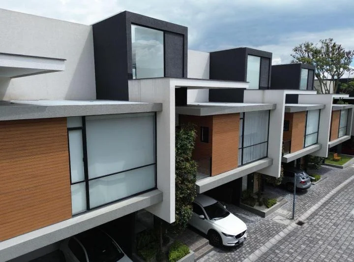 "Casa en Venta en La Mejor Ubicación de Tumbaco, Dentro del Conjunto Viña del Este" — imagen 1