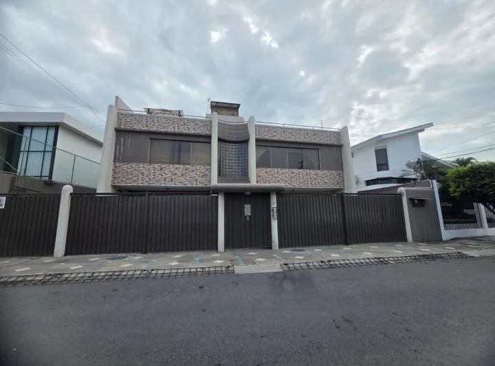 Departamento en Venta 1er Piso, Urbanizacion Puerto Azul, Johr, Guayas — imagen 1