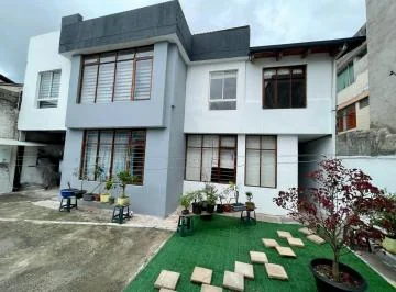 Amplia Casa de Venta, Rentera, Sector La Kennedy, 3 Departamentos, Remodelada — imagen 4