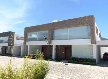 Exclusiva Casa Esquinera de Venta - Entrega Inmediata - Ubicación Inmejorable — imagen 4