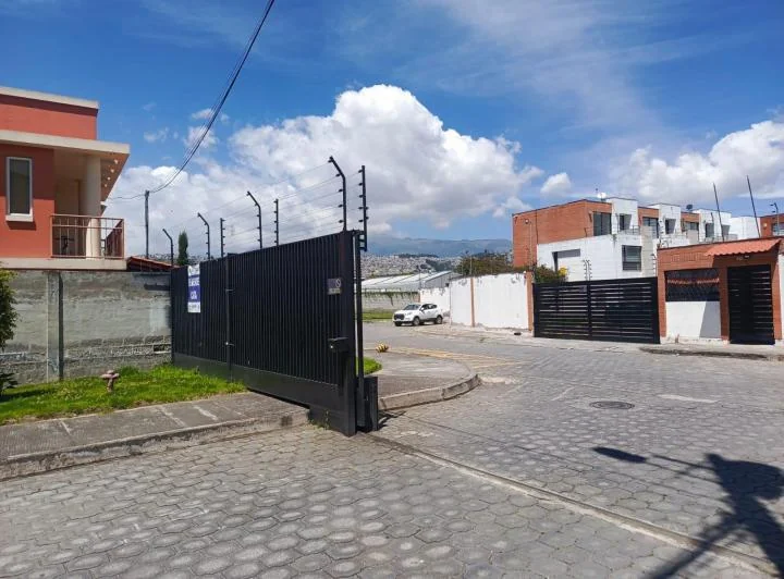 Vendo Hermosa Casa Muy Amplia en Llano Grande — imagen 1