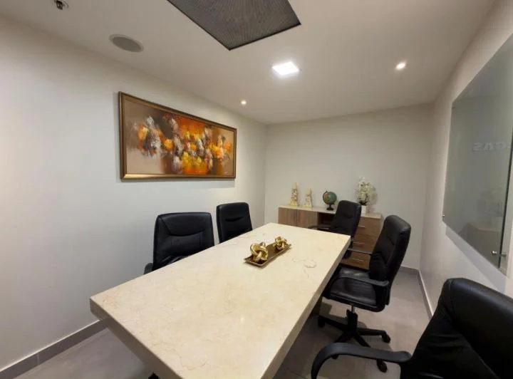 Oficina de Venta en Kenedy Norte, Guayas — imagen 1