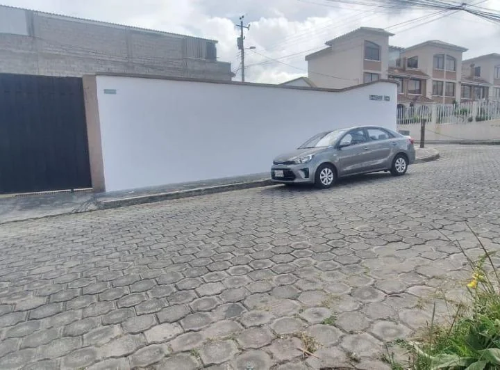 Casa en Venta con Potencial Comercial Sector Sierra Dorada Calderón — imagen 1