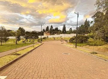 Vendo Terreno Bifamiliar en Urbanización de Lujo en Tumbaco — imagen 2