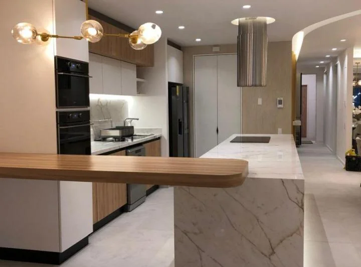 Rento o Vendo Amoblaod Espectacular Departamento Cumbaya — imagen 1