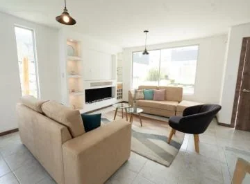 Fg - Casas Esquineras Amplias de 110 m² en Venta en Mitad del Mundo — imagen 2