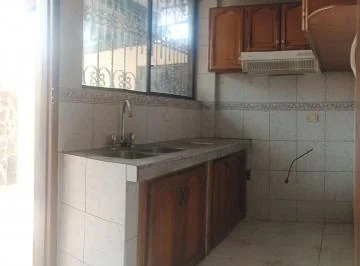 En Venta Casa con 2 Departamentos, Parroquia Ponceano, Sector Norte, Ponceano — imagen 2