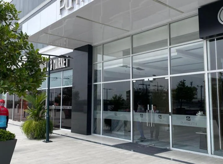 Oficina Comercial de 170 m² en Venta en Edificio Platinium, Guayas — imagen 1