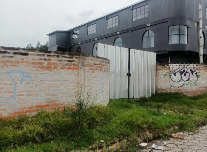 Arriendo Terreno Comercial en Pifo Sector Chantag — imagen 1