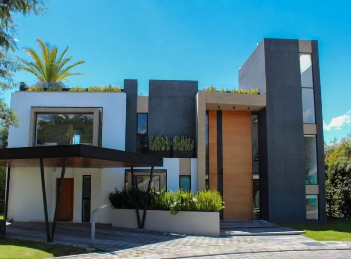 Hermosa Casa Moderna de Venta en Sector Arrayanes Puembo! Vista! — imagen 1
