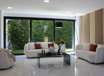 Hermosa Casa Moderna de Venta en Sector Arrayanes Puembo! Vista! — imagen 5