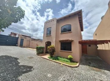 Vendo Linda Casa Excelente Ubicacion Frente Cc. Scala Shopping — imagen 4