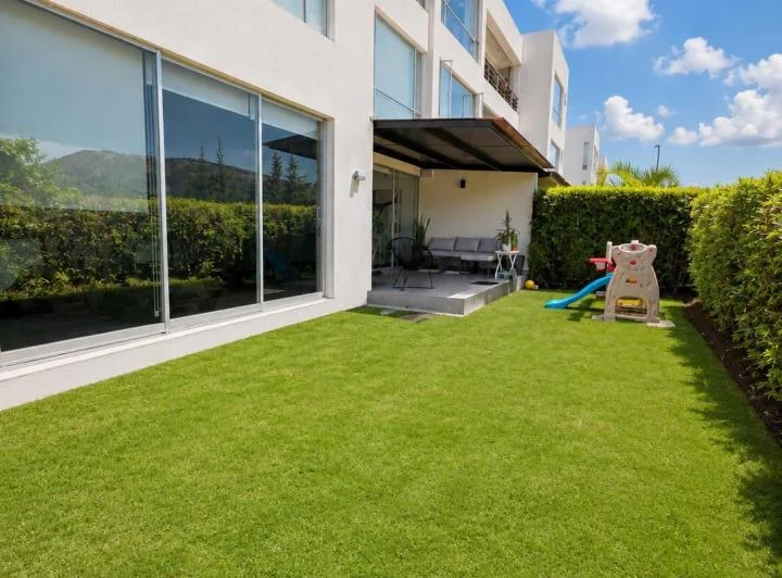 Departamento en Planta Baja con Jardin Venta Cumbaya — imagen 1