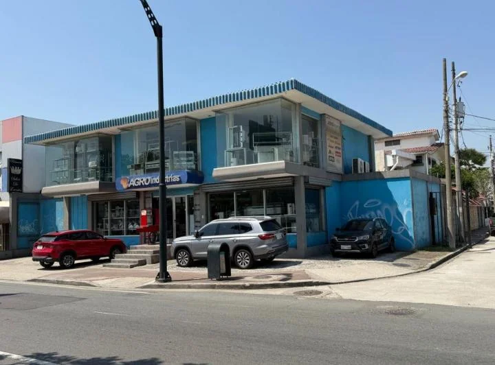 Local Comercial Esquinero Premium en Av Plaza Dañín – Kennedy | Alta Exposición y Versatilidad, Guayas — imagen 1