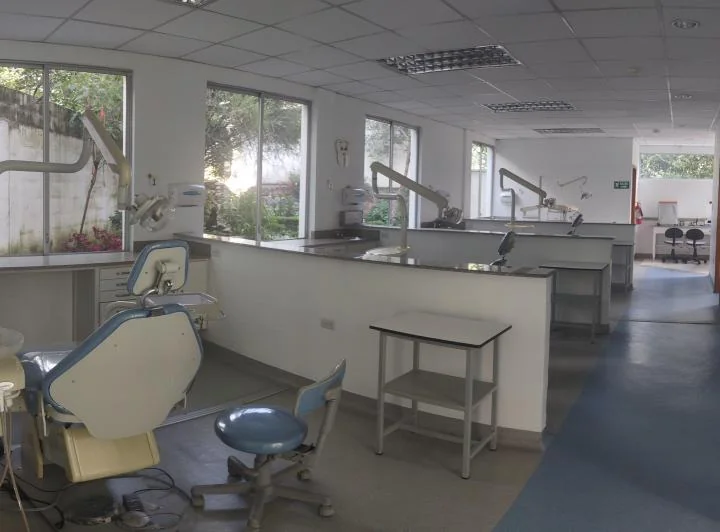 Centro Odontológico: Local 150 m² + Equipamiento, Valle de Los Chillos, Sangolquí — imagen 1