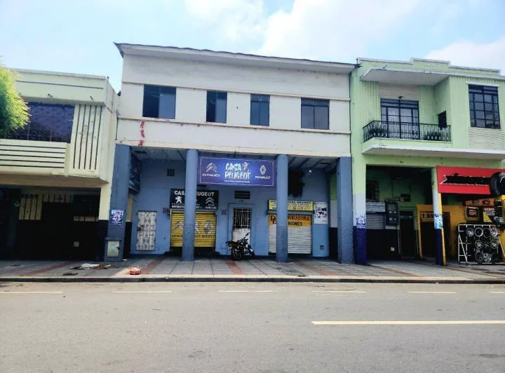 Ayacucho y Esmeraldas Comercial Sector Repuestos Aceptamos Bancos, Guayas — imagen 1
