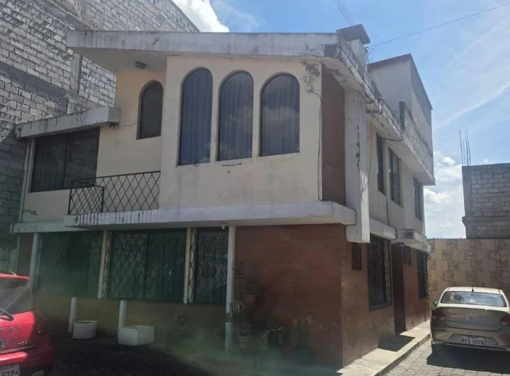 En Venta Amplia y Hermosa Casa en Chillogallo — imagen 1