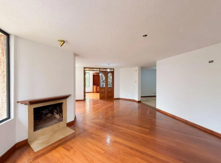 Departamento de 297 m² con 4 Habitaciones en Venta en González Suárez — imagen 1