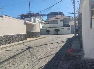 Casa de Venta en Monteserrin 3 Dorm., en Conjunto, 2 Parqueos — imagen 4